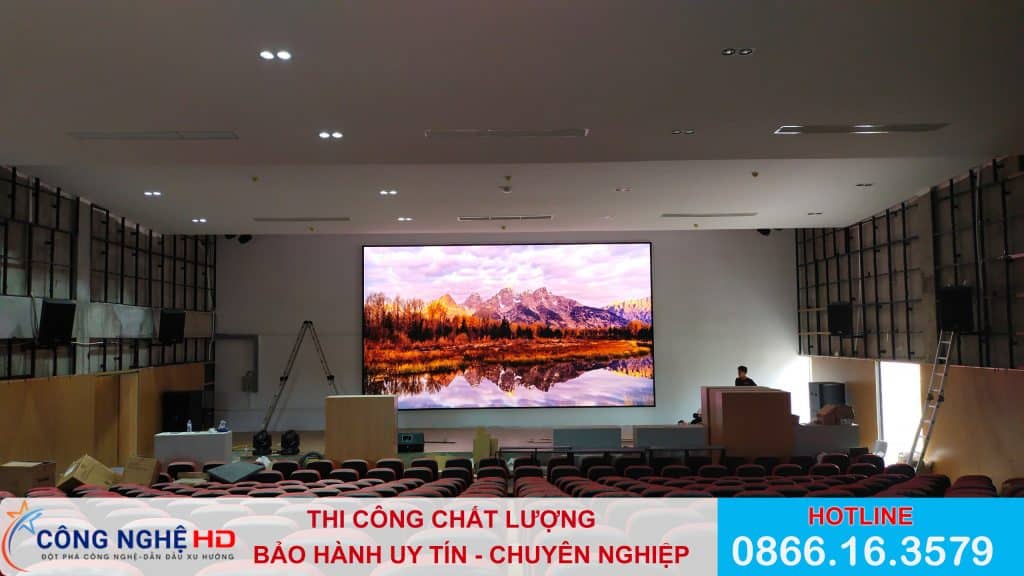 Hình ảnh: Thi công màn hình LED hội trường Đại Học
